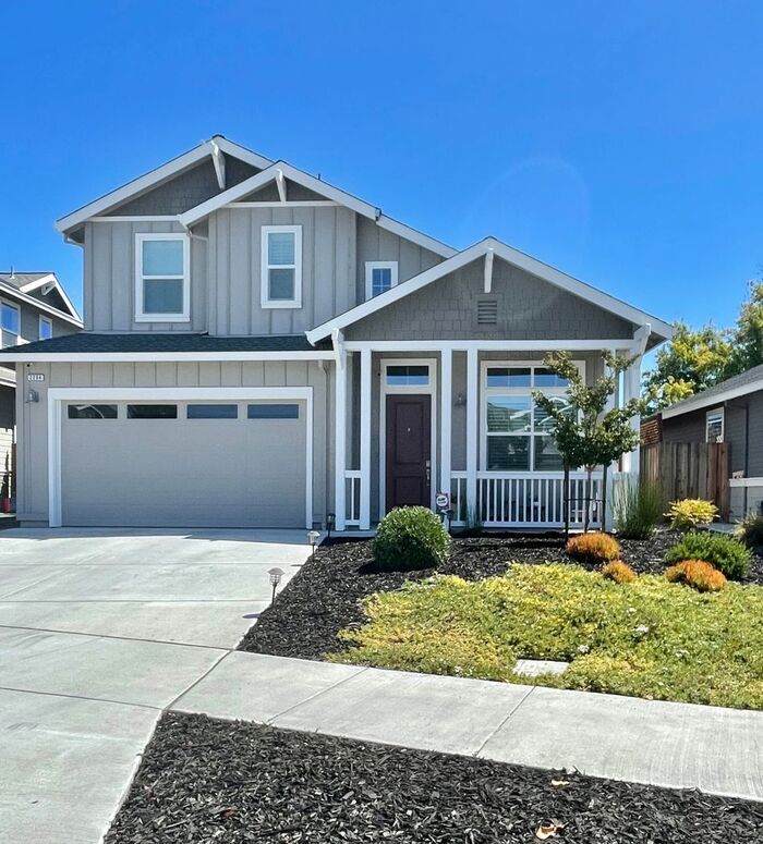 Primary Photo - Beautiful 6 years new 3 bedroom home + lof...