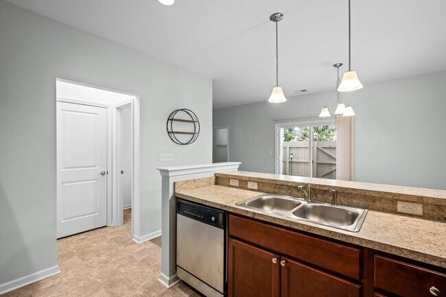 Foto del edificio - Centrally located, updated condo