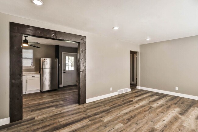 Foto del edificio - 711 N Elm Ave