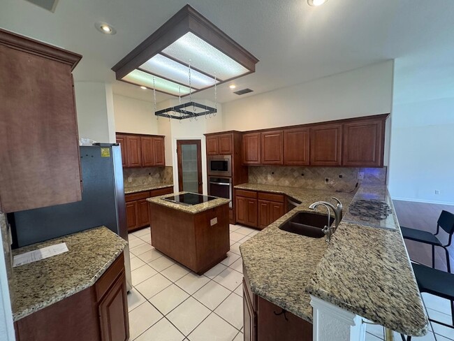 Building Photo - 16101 W Dorman Dr