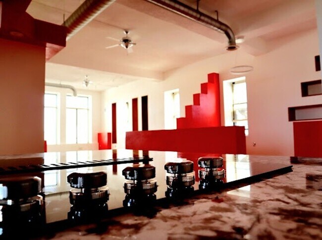 Foto del edificio - 335 N Superior St