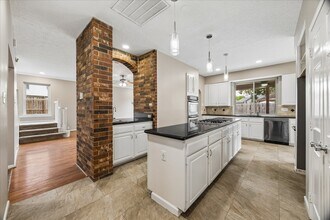 Building Photo - 12526 Mill Hedge Dr