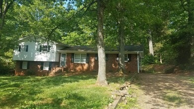 Building Photo - 718 Lakedale Rd