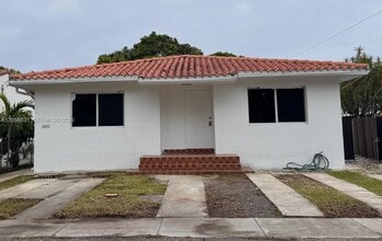 Building Photo - 2803 SW 26th St