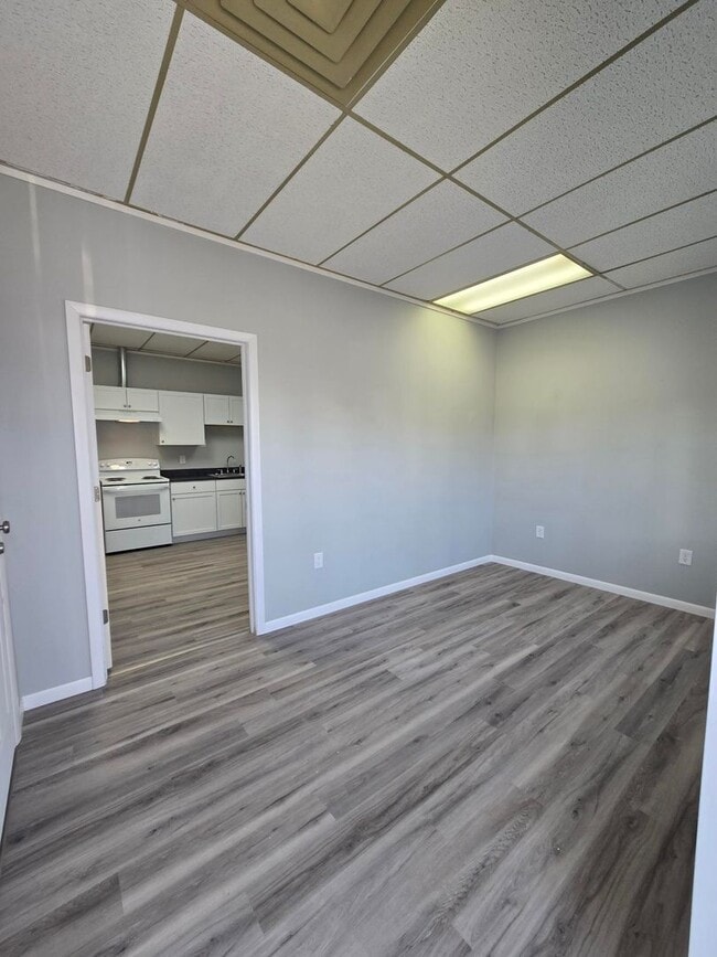 Building Photo - 118 W Main St