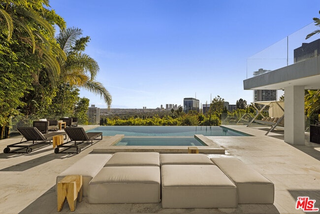 Building Photo - 9066 St Ives Dr