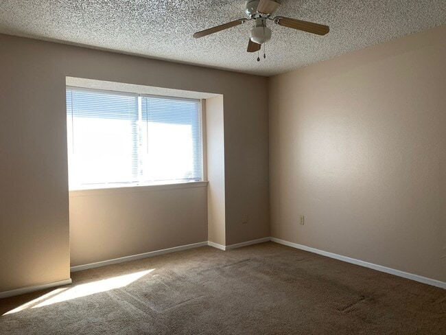 Foto del edificio - 2 bedroom 2 bath town home in a gated comm...