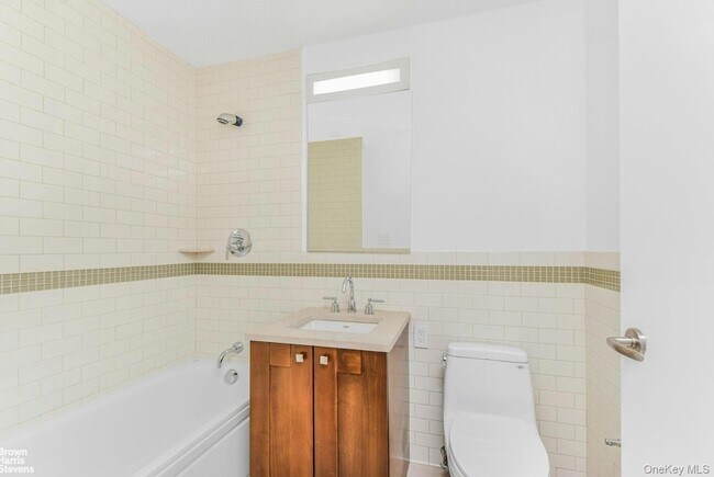 Foto del edificio - 640 W 237th St