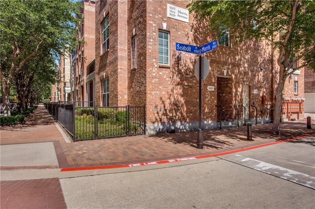 5029 Morris Ave, Addison, TX 75001 Condo for Rent in Addison, TX