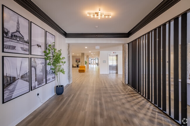 Lobby Entrance and Elevators - The Pulse