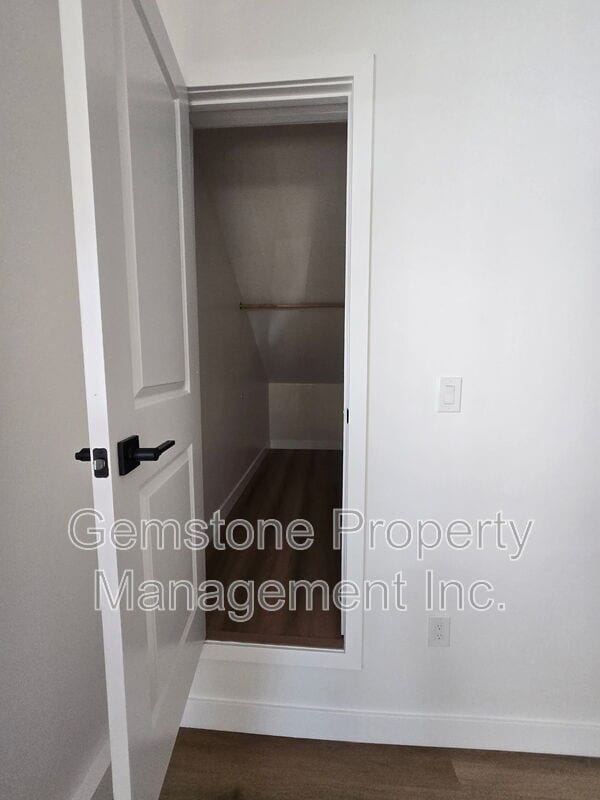 Building Photo - 5387 Brockbank Pl