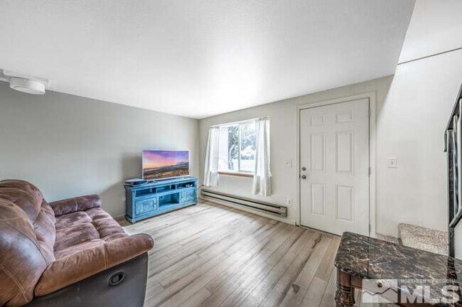 Foto del edificio - 1265 Redwood Cir