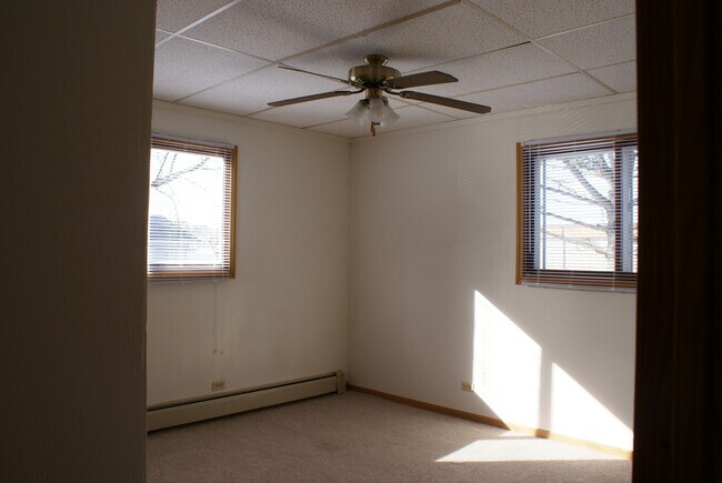 Main Bedroom - 5508-5513 Normandy St