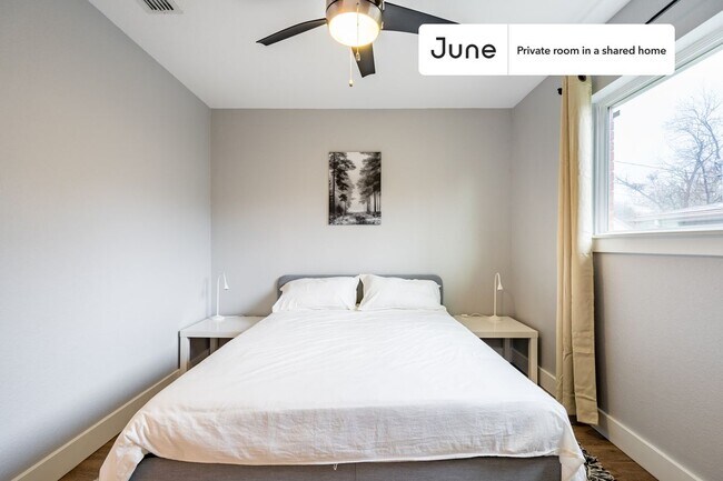Building Photo - Private bedroom in 5 bed/2 bath Home