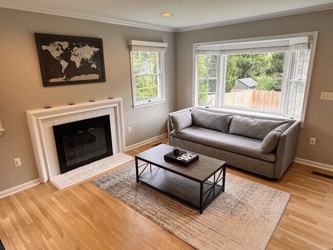 Foto del edificio - 10404 Ewell Ave