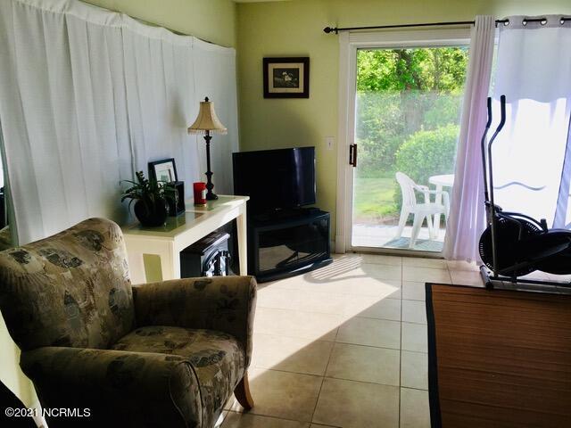 Building Photo - 908 Resort Cir
