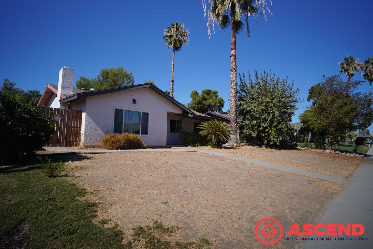 Foto principal - Stunning Home in Southwest Bakersfield!