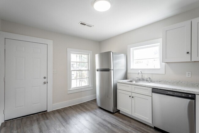 Foto del edificio - 2 Bedroom Home Just Off Main Street in Mill Town