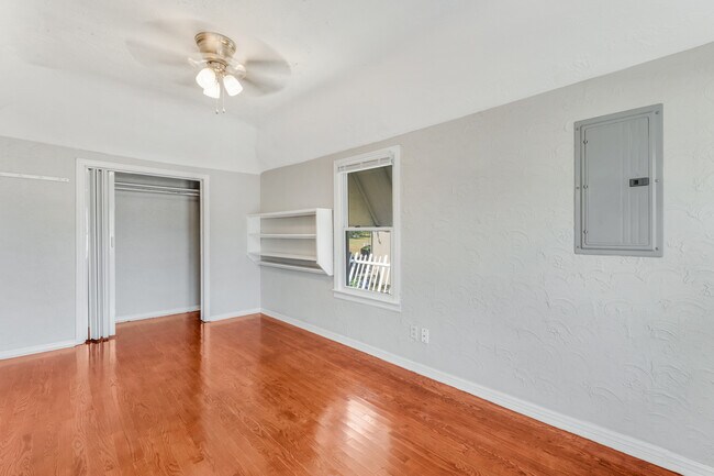Foto del edificio - 394 Golf Blvd