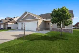 Building Photo - 725 Debates St