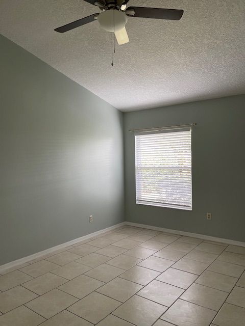 Foto del edificio - 874 Brookview Ln