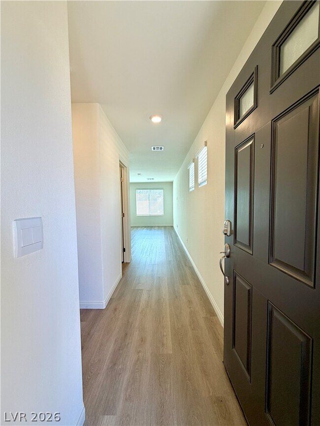 Building Photo - 5646 Mesa Sedona St