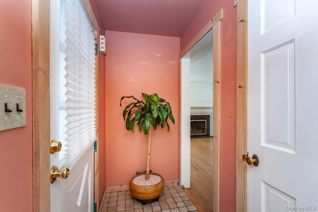 Building Photo - 530 Union Ave