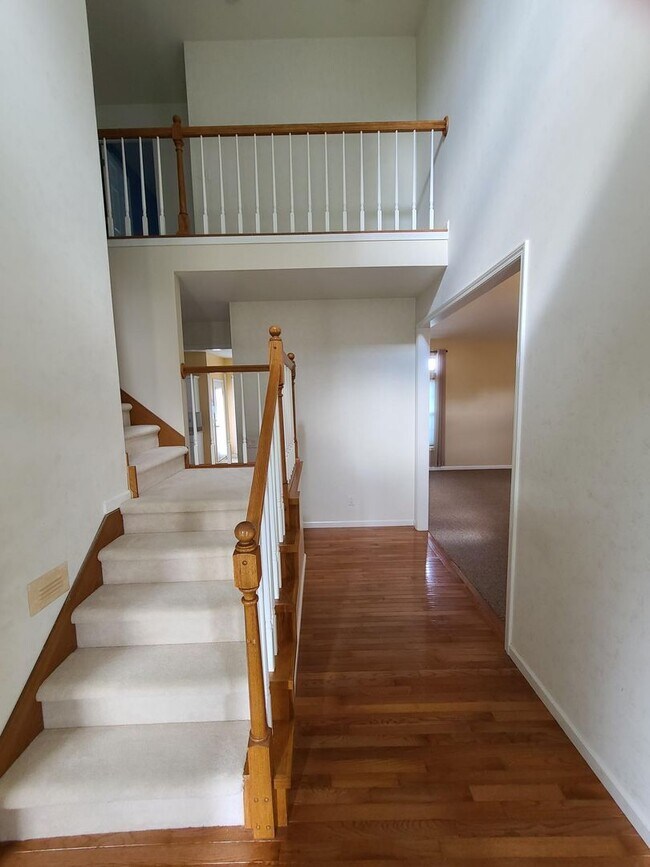 Foto del edificio - 5 Bedroom 2 and 1/2 bathrooms located in Cherry Hills Subdivision! Available Now!