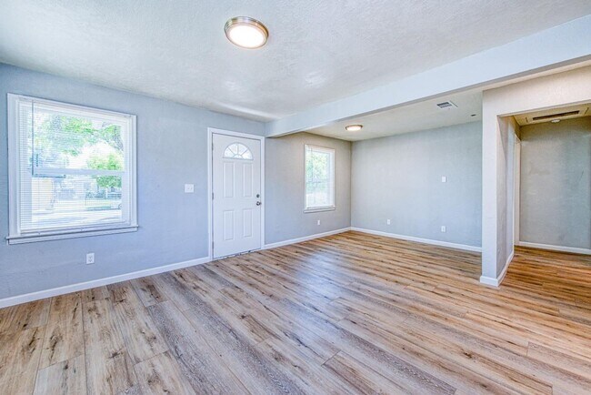 Foto del edificio - 2 br, 1 bath House - 3309 E Platt Ave
