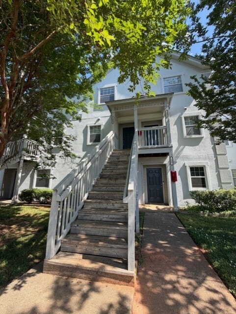Building Photo - 2510 Avent Ferry Rd