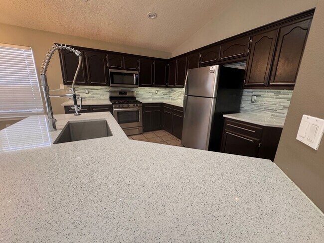 Foto del edificio - 9701 Tapatio Dr NW