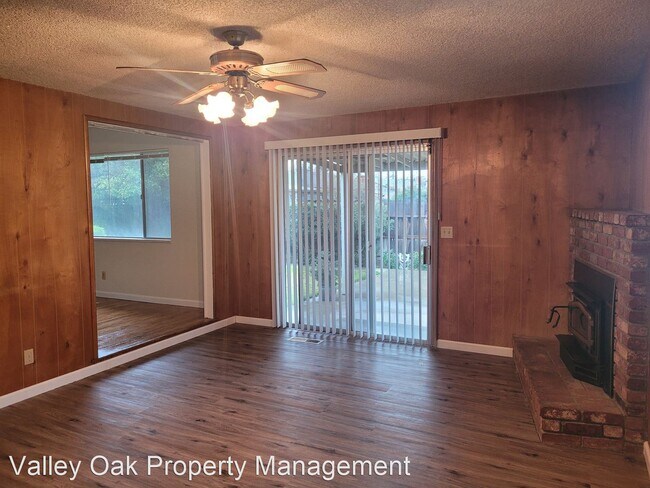 Building Photo - 3 br, 2 bath House - 1831 N Denair Avenue