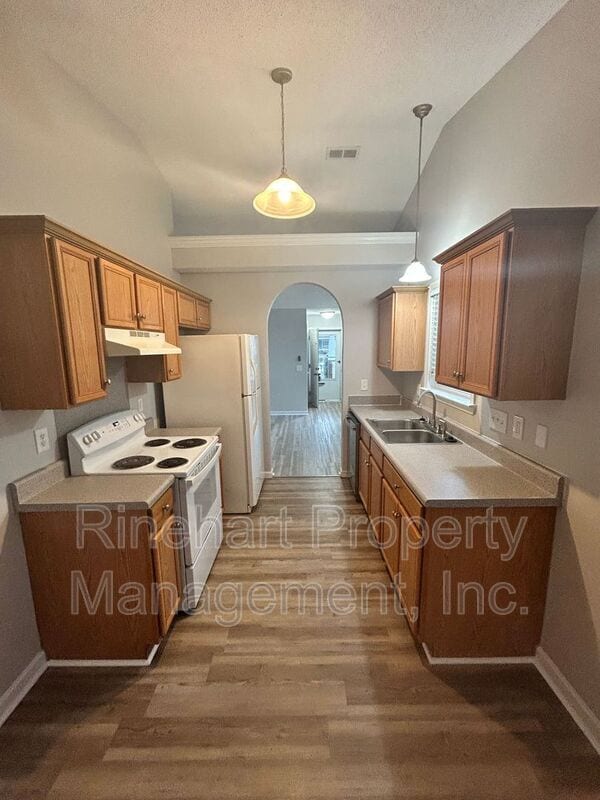 Building Photo - 1379 Pampas Cir