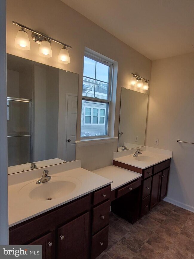 Foto del edificio - 302 South Dr