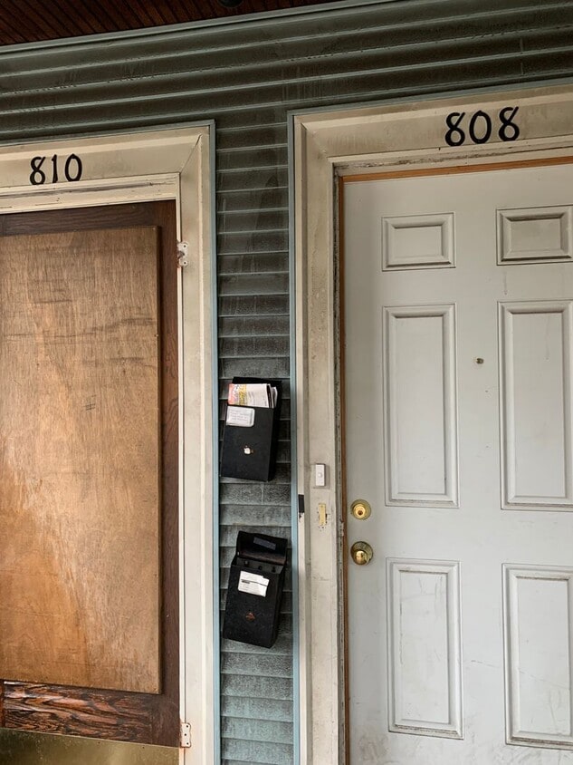 Primary Photo - 808-810 University Ave SE