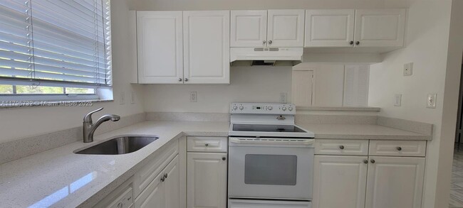 Building Photo - 2121 NW 96th Terrace