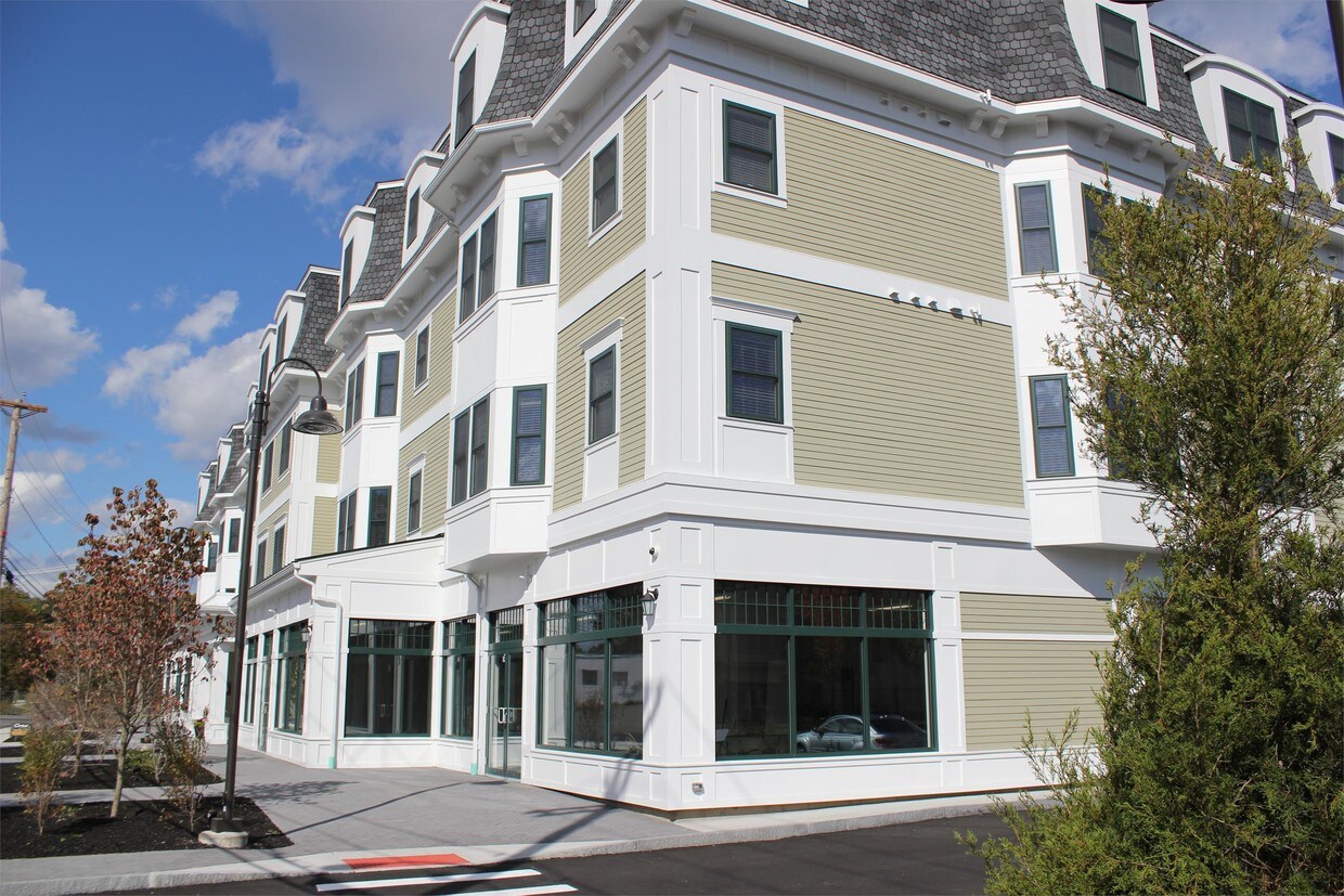 28 Goodhue St Unit 214, Salem, MA 01970 Room for Rent in Salem, MA