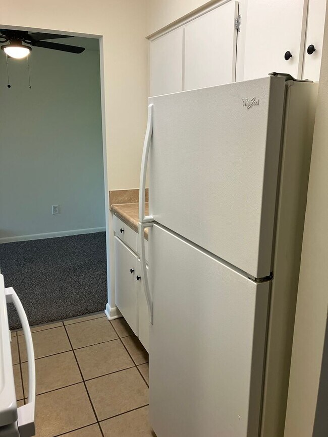 Foto del edificio - Convenient & Newly Updated 1-Bedroom Apart...