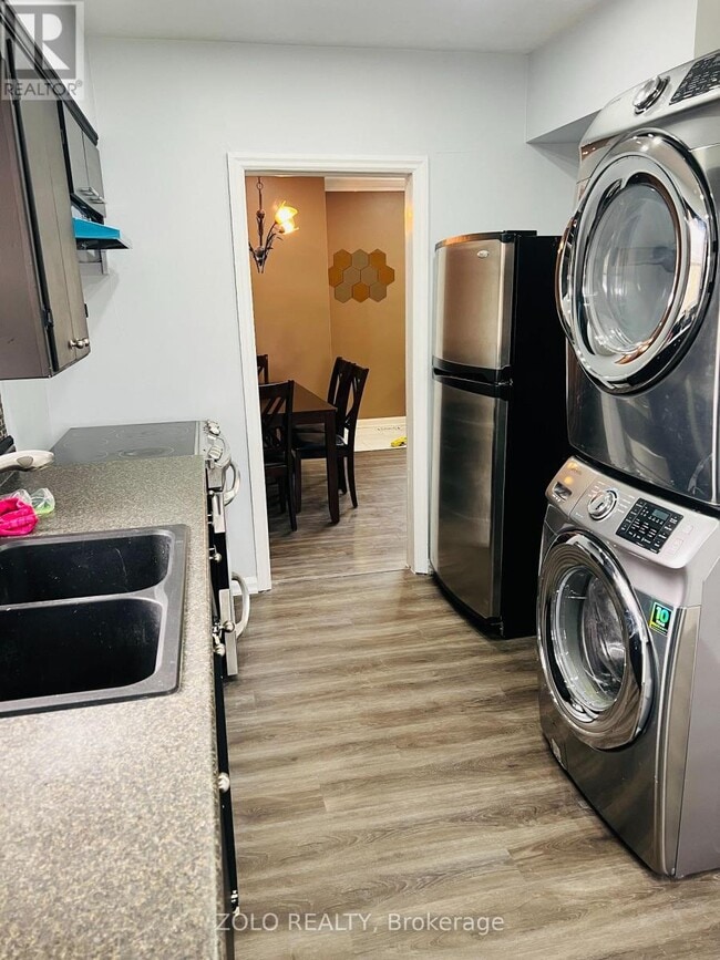 Building Photo - 369 Martin St