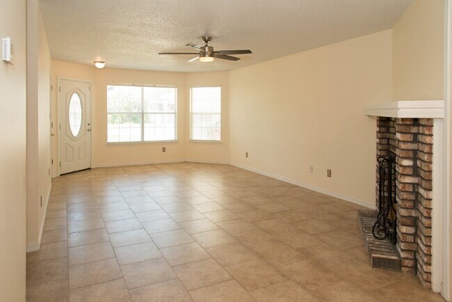 Foto del edificio - "Charming 3-Bedroom Retreat with 2 Full Baths in Mary Esther, FL!"