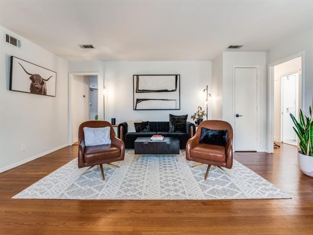 Building Photo - 9510 Larchwood Dr