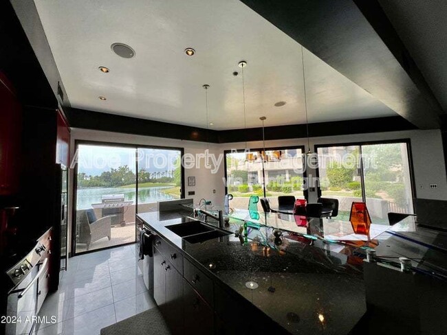 Foto del edificio - 8989 N Gainey Center Dr