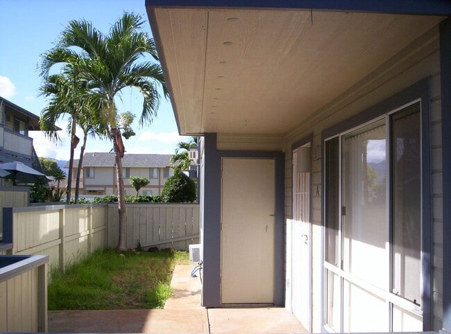 Foto del edificio - 2 Bedroom, 2 bath, 2 parking Bottom Floor TH Unit in Ewa Beach