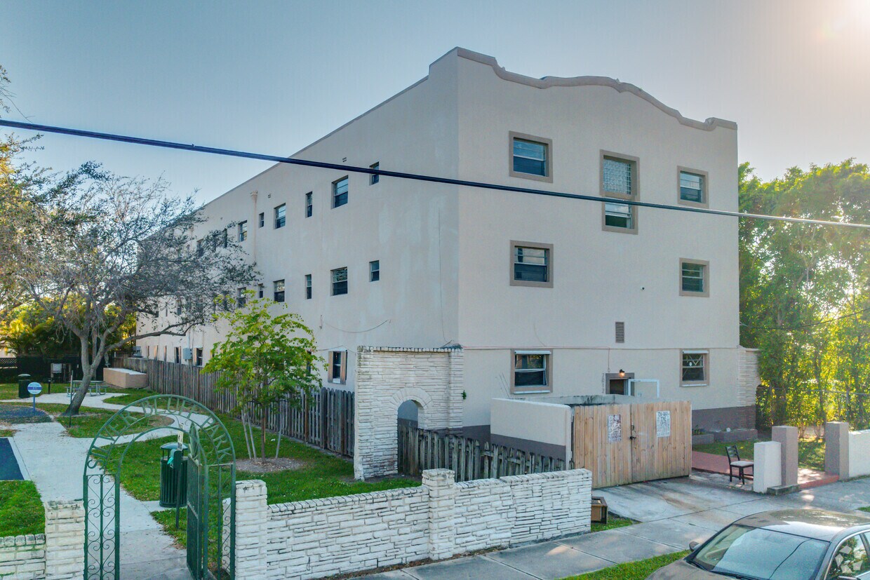 2012 SW 24th St Miami, FL 33145 - Alquileres en Miami, FL ...