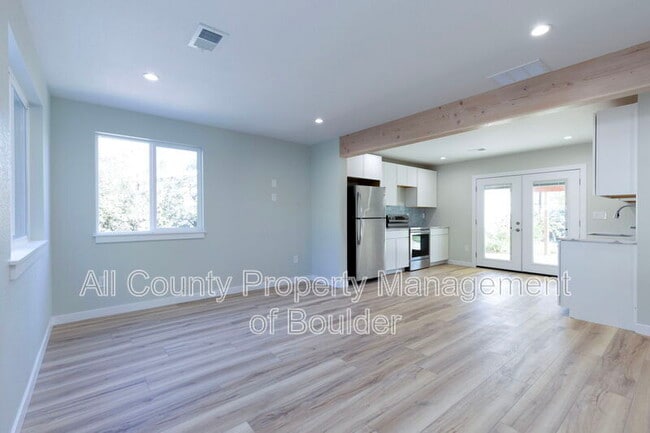 Building Photo - 712 S Roosevelt Ave