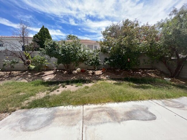 Foto del edificio - LARGE Spacious 5 Bedroom Single Family Home!!