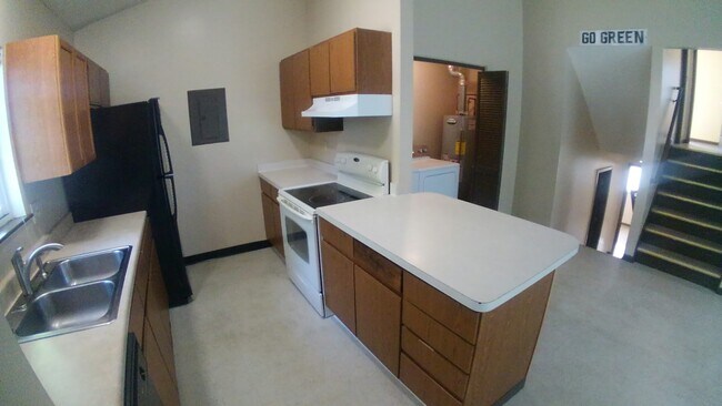 Kitchen - 1300 Albert Ave