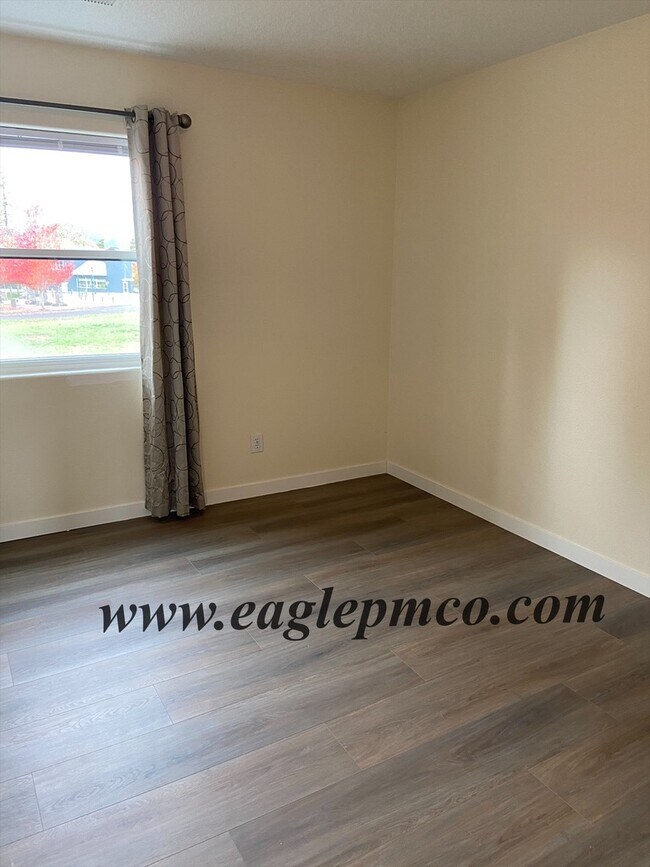 Photo - 13820 SE Campfire Way House