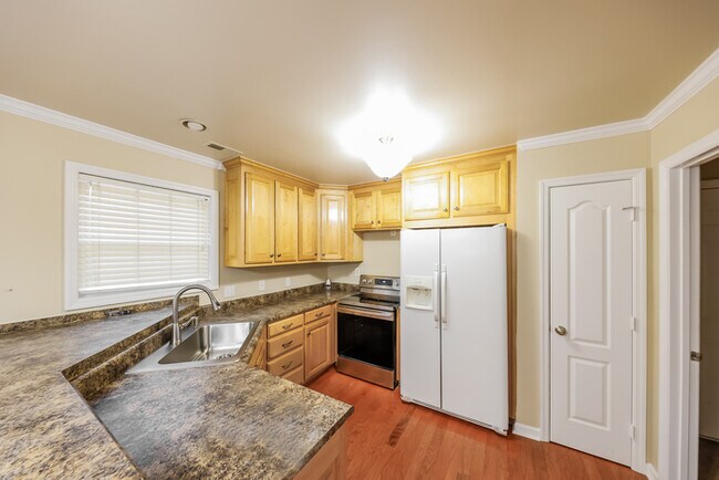 Building Photo - Wonderful 4 Bedroom