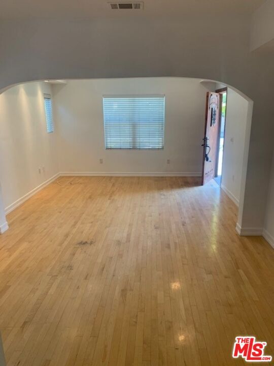 Foto del edificio - 1035 N Martel Ave
